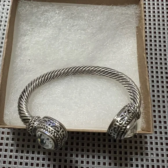 Beautiful silver tone bangle - Picture 3 of 7